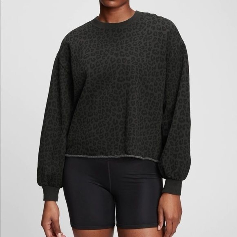 GAP Leopard Print raw edge lounge Sweatshirt petite XS